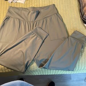 GapFit Eclipse Jogger in green. XL.